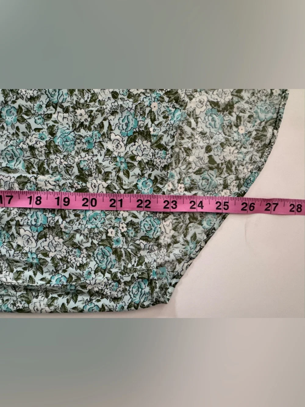 Lauren Conrad Flowy Floral Print Women's Blouse Size Medium - Picture 9 of 9